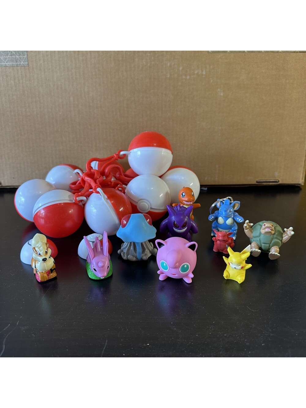 Vintage 1999 Burger King Pokemon Toy Lot B-9 Figures & Poke Balls